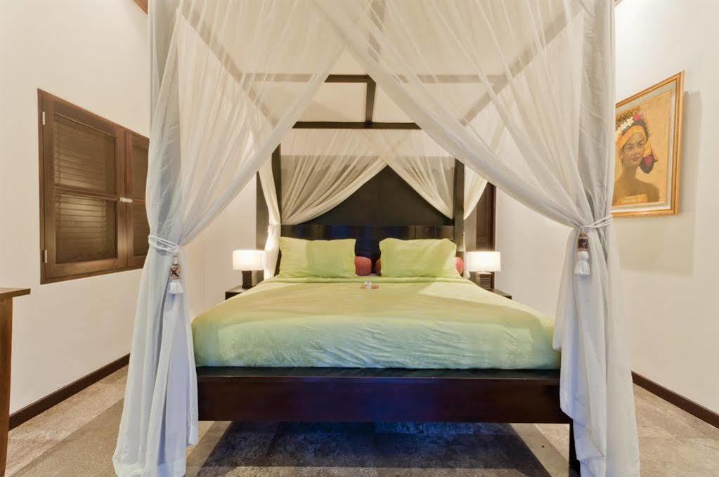 Villa Mahkota Seminyak Kültér fotó